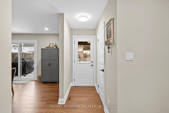 Photo 18 at 41 Amberly Boulevard, Ancaster, Hamilton