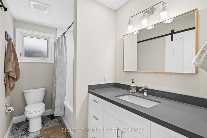 Photo 32 at 41 Amberly Boulevard, Ancaster, Hamilton