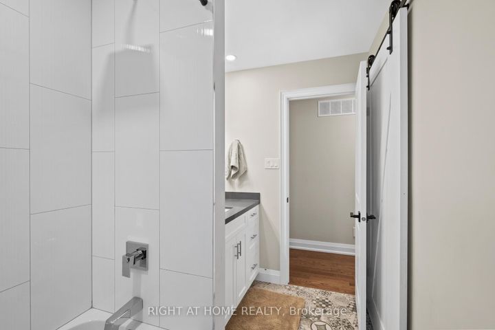 Photo 33 at 41 Amberly Boulevard, Ancaster, Hamilton