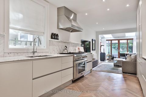 Photo 11 at 69 Sullivan Street, Chinatown, Toronto