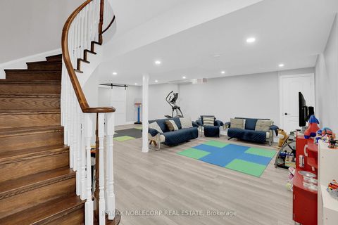 Photo 23 at 92 Water Garden Lane, Sonoma Heights, Vaughan