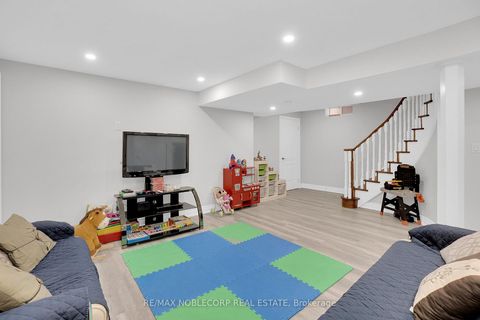 Photo 24 at 92 Water Garden Lane, Sonoma Heights, Vaughan