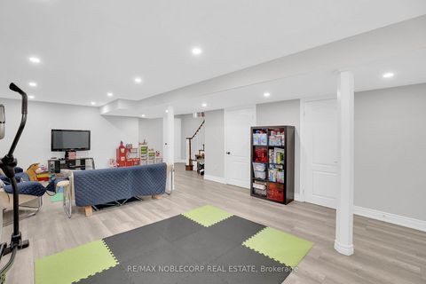 Photo 25 at 92 Water Garden Lane, Sonoma Heights, Vaughan