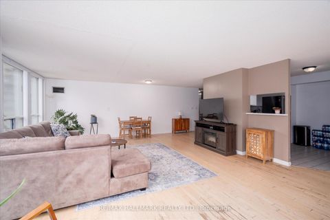 Photo 9 at 613 - 24 Wellesley Street W, Bay Street Corridor, Toronto