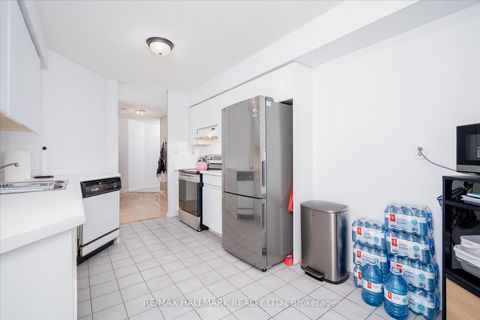 Photo 11 at 613 - 24 Wellesley Street W, Bay Street Corridor, Toronto