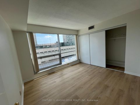 Photo 12 at 607 - 10 Queens Quay W, Waterfront Communities C1, Toronto