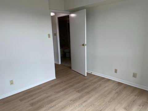 Photo 15 at 607 - 10 Queens Quay W, Waterfront Communities C1, Toronto