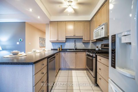 Photo 14 at 102 - 375 Lakebreeze Drive, Newcastle, Clarington