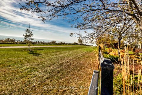 Photo 31 at 102 - 375 Lakebreeze Drive, Newcastle, Clarington