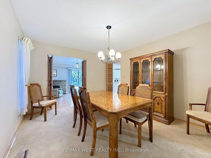 Photo 8 at 20 Foxwood Grove, L'Amoreaux, Toronto