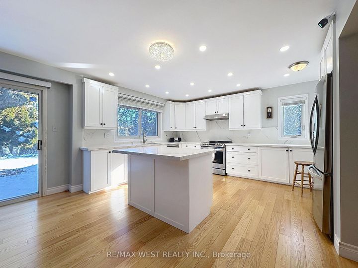 Photo 14 at 20 Foxwood Grove, L'Amoreaux, Toronto