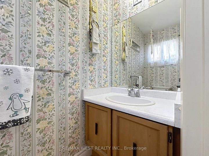 Photo 23 at 20 Foxwood Grove, L'Amoreaux, Toronto