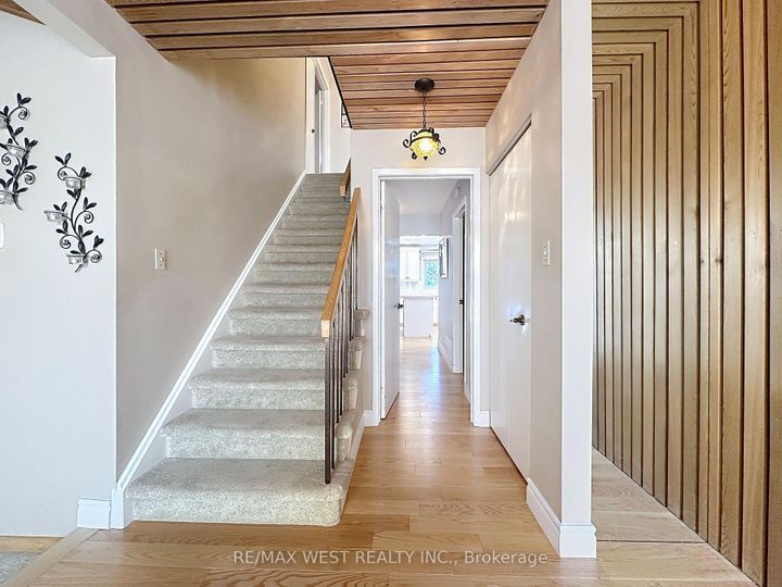 Photo 24 at 20 Foxwood Grove, L'Amoreaux, Toronto