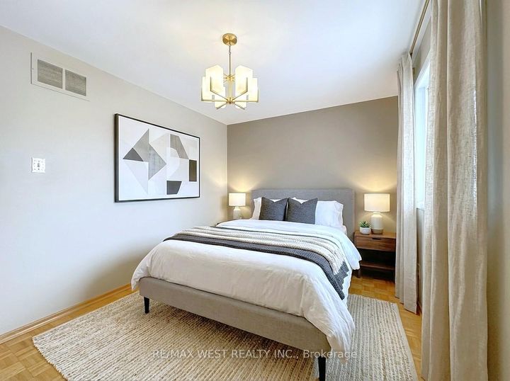 Photo 36 at 20 Foxwood Grove, L'Amoreaux, Toronto