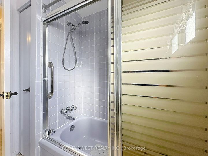 Photo 38 at 20 Foxwood Grove, L'Amoreaux, Toronto