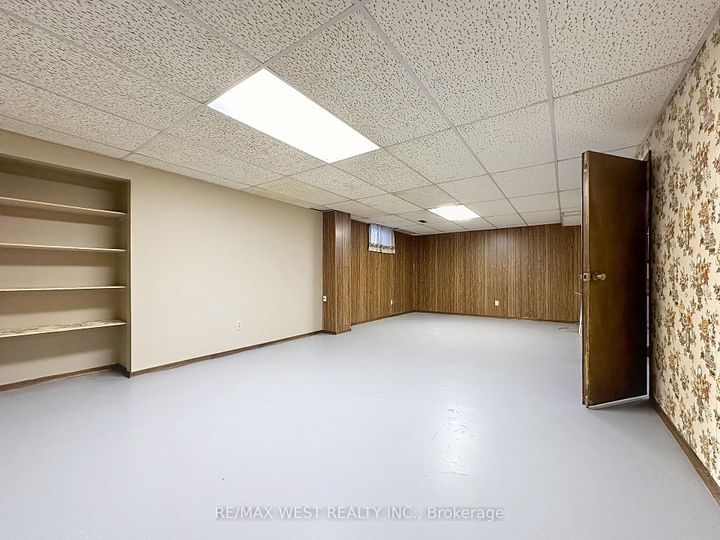 Photo 42 at 20 Foxwood Grove, L'Amoreaux, Toronto