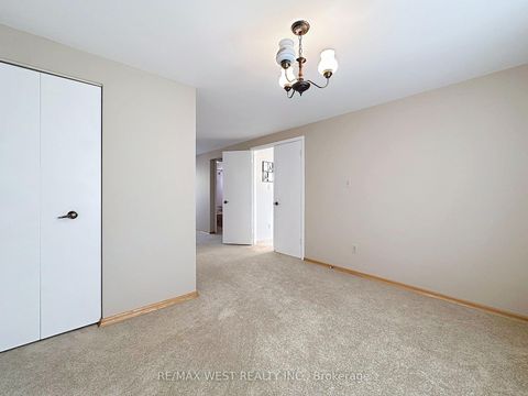 Photo 26 at 20 Foxwood Grove, L'Amoreaux, Toronto