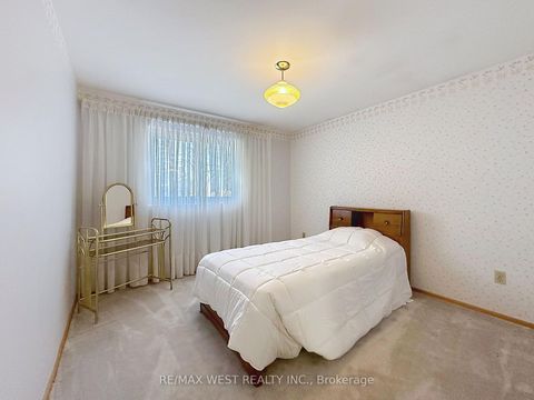 Photo 34 at 20 Foxwood Grove, L'Amoreaux, Toronto