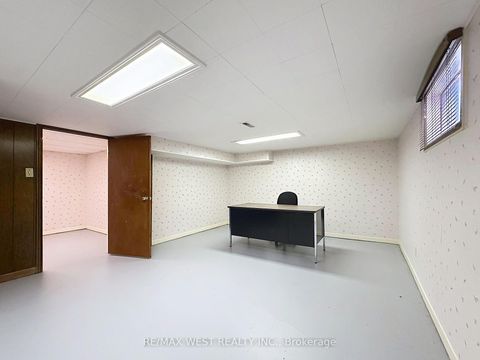 Photo 40 at 20 Foxwood Grove, L'Amoreaux, Toronto