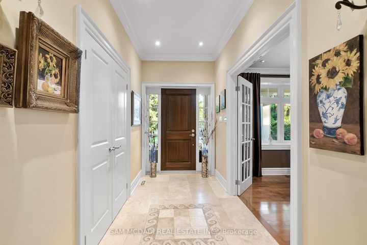 Photo 4 at 1522 Glenhill Crescent, Lorne Park, Mississauga