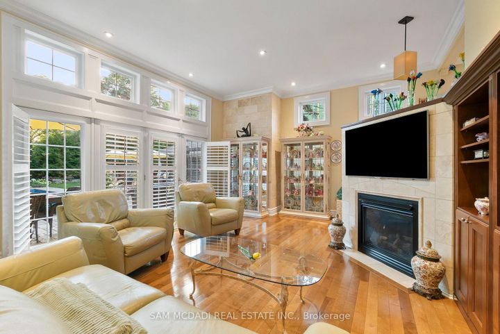 Photo 11 at 1522 Glenhill Crescent, Lorne Park, Mississauga