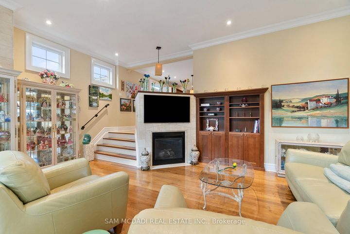 Photo 12 at 1522 Glenhill Crescent, Lorne Park, Mississauga