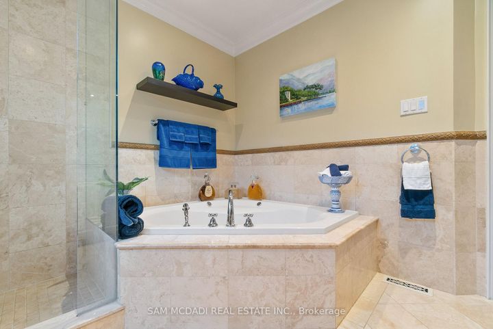 Photo 16 at 1522 Glenhill Crescent, Lorne Park, Mississauga