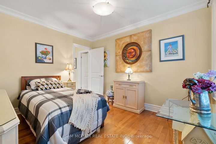 Photo 18 at 1522 Glenhill Crescent, Lorne Park, Mississauga