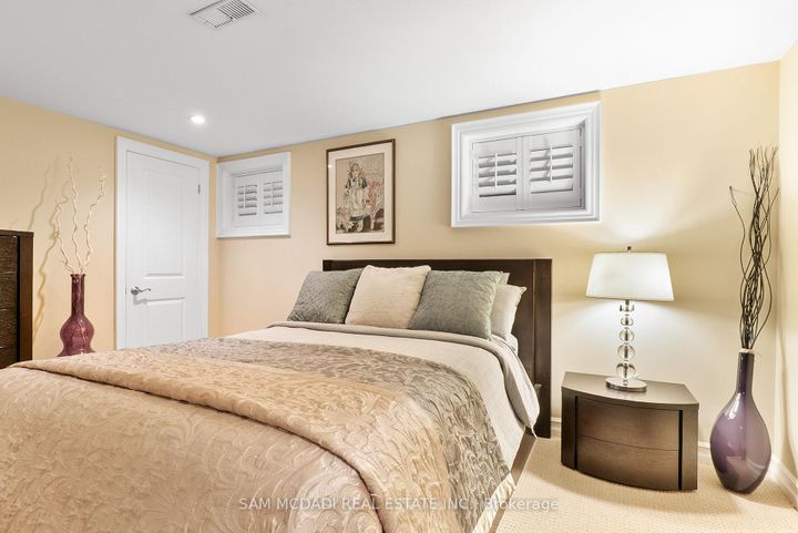 Photo 22 at 1522 Glenhill Crescent, Lorne Park, Mississauga