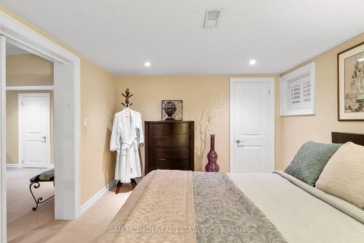 Photo 23 at 1522 Glenhill Crescent, Lorne Park, Mississauga