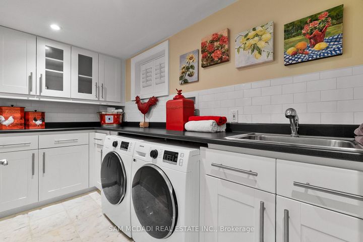 Photo 30 at 1522 Glenhill Crescent, Lorne Park, Mississauga