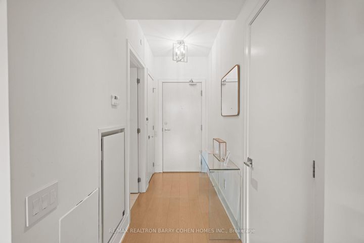 Photo 1 at 401 - 170 Avenue Road, Annex, Toronto