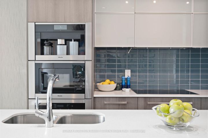 Photo 5 at 401 - 170 Avenue Road, Annex, Toronto