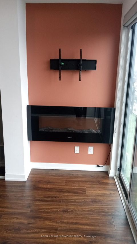 Photo 9 at 415 - 205 Manning Avenue, Bellwoods, Toronto