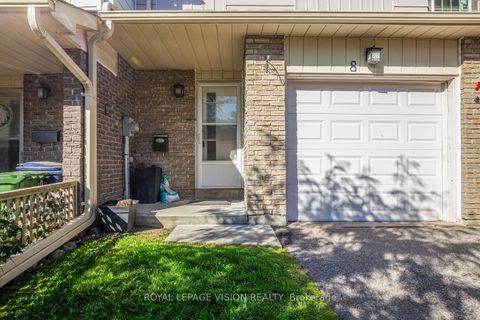 Photo 2 at 8 - 301 Washburn Way, Malvern, Toronto