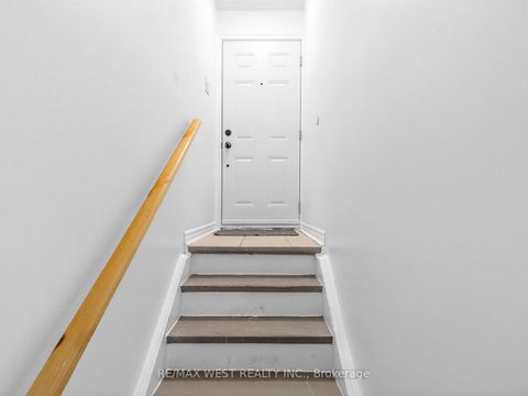 Photo 19 at 117 - 246 Milestone Crescent, Aurora Village, Aurora