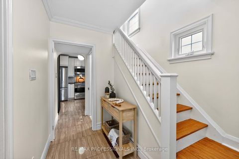 Photo 3 at 31 Nineteenth Street, New Toronto, Toronto