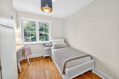 Photo 13 at 31 Nineteenth Street, New Toronto, Toronto