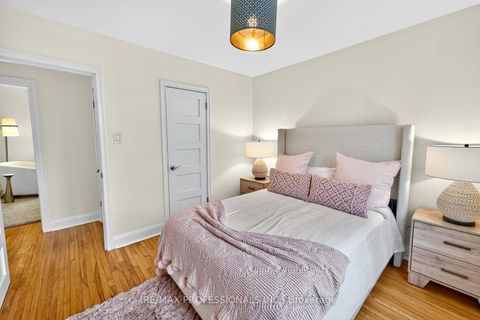 Photo 16 at 31 Nineteenth Street, New Toronto, Toronto