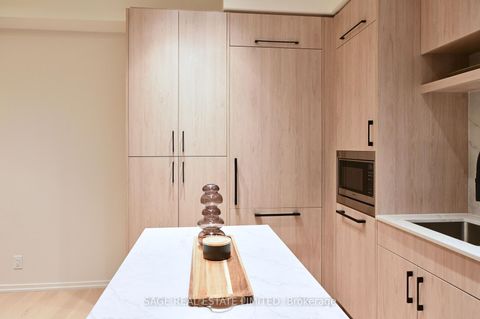 Photo 10 at 101 - 109 Erskine Avenue, Mount Pleasant West, Toronto