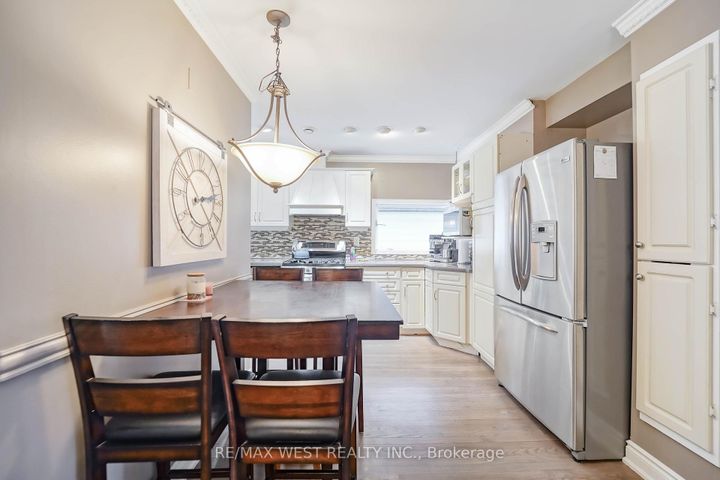 Photo 5 at 892 Sixth Street, Lakeview, Mississauga