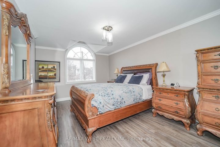 Photo 7 at 892 Sixth Street, Lakeview, Mississauga