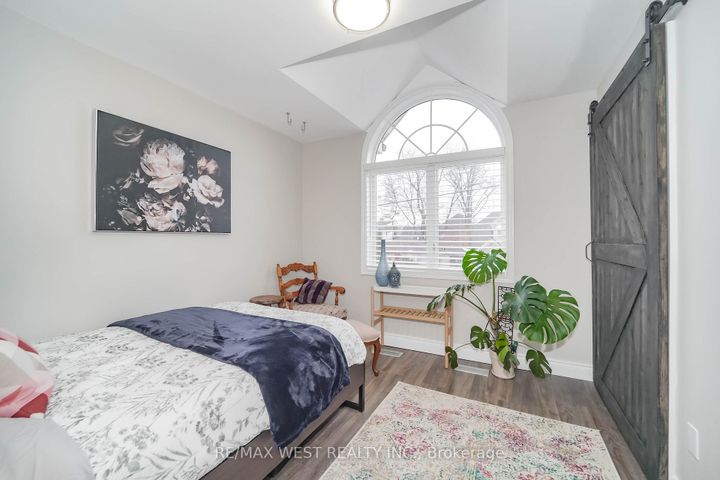 Photo 9 at 892 Sixth Street, Lakeview, Mississauga