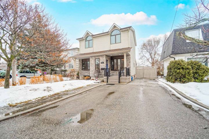 Photo 10 at 892 Sixth Street, Lakeview, Mississauga