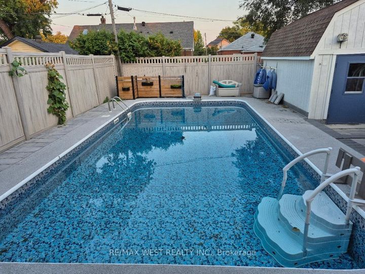 Photo 11 at 892 Sixth Street, Lakeview, Mississauga