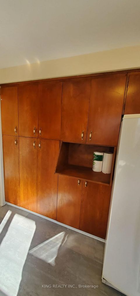 Photo 9 at 3403 Jolliffe Avenue, Malton, Mississauga