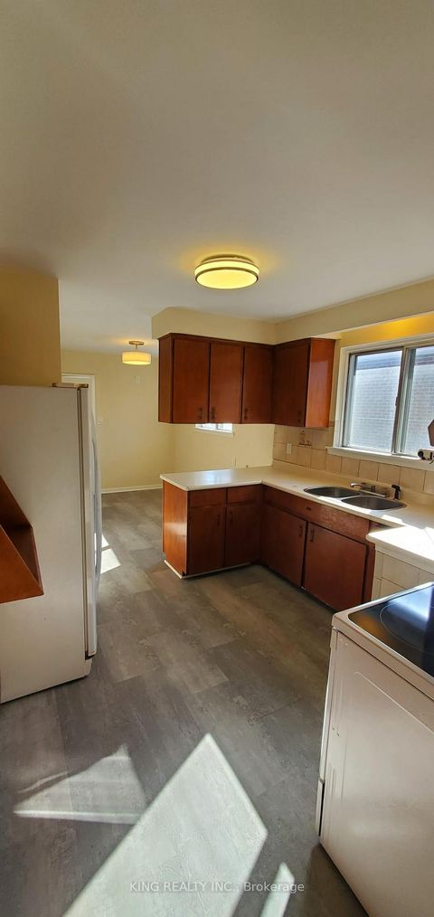 Photo 10 at 3403 Jolliffe Avenue, Malton, Mississauga