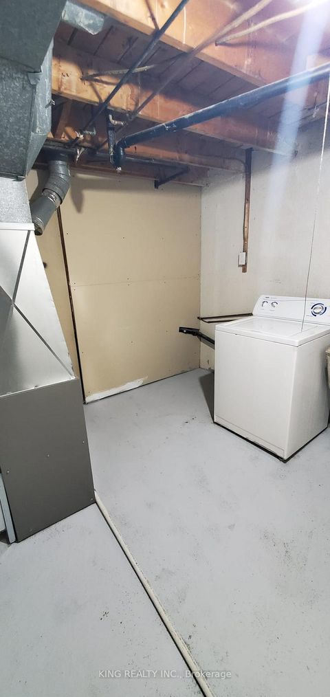 Photo 23 at 3403 Jolliffe Avenue, Malton, Mississauga