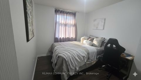 Photo 10 at 907 - 260 Davis Drive, Central Newmarket, Newmarket