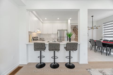 Photo 4 at 162 Hartington Street, Kleinburg, Vaughan